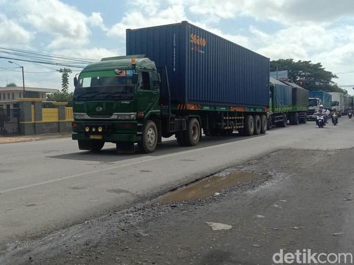 Kemacetan terjadi di Pantura Pati tepatnya Kecamatan Juwana, Senin (27/6/2022).