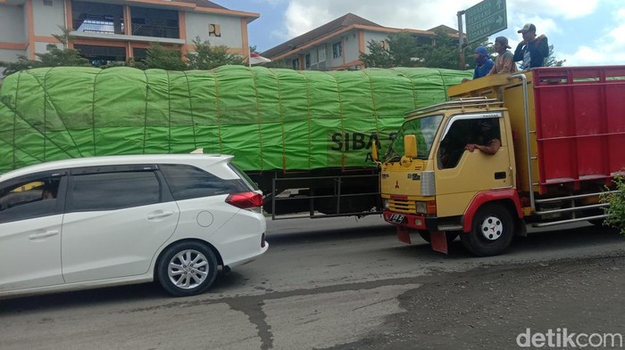 Kemacetan terjadi di Pantura Pati tepatnya Kecamatan Juwana, Senin (27/6/2022). Kemacetan terjadi di Pantura Pati tepatnya Kecamatan Juwana, Senin (27/6/2022).