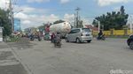 Antrean Mengular Kendaraan Terjebak Macet di Jalur Pantura Pati