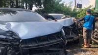 Hingga kini, Polres Purwakarta juga masih menyelidik insiden tabrakan beruntun di Tol Cipularang tersebut yang melibatkan 17 kendaraan.