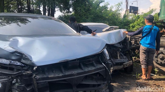 Kendaraan Terlibat Tabrakan Beruntun di Tol Cipularang