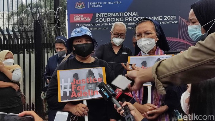 Koalisi Sipil Demo di Depan Kedubes Malaysia soal Kasus Adelina