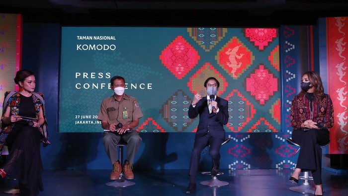 Jumlah kunjungan wisatawan ke Taman Nasional Komodo akan segera dibatasi. Hal tersebut dilakukan sebagai upaya untuk menjaga kelestarian komodo dan kawasan itu.
