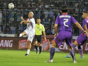 Ronaldinho di Indonesia: dari Makan Pangsit sampai Kalah Adu Penalti