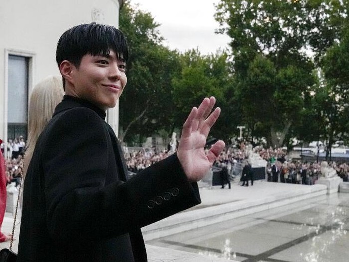 V, from left, Lisa, and Park Bo-gum pose for photographers before the Celine mens Spring Summer 2023 collection presented in Paris, France, Sunday, June 26, 2022. (AP Photo/Francois Mori)