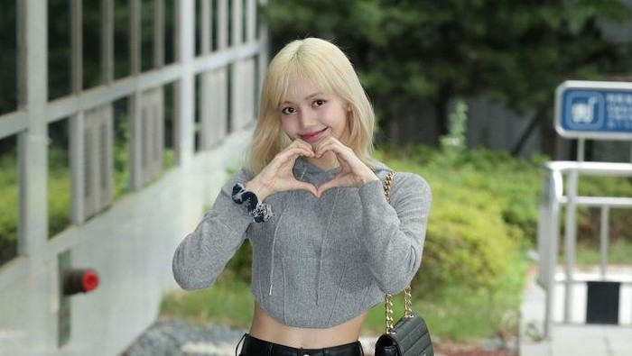 SEOUL, SOUTH KOREA - JUNE 24: Lisa aka Lalisa Manoban of girl group BLACKPINK is seen on departure at Gimpo International Airport on June 24, 2022 in Seoul, South Korea. (Photo by Han Myung-Gu/WireImage)