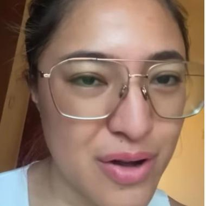 Marshanda saat live di YouTube