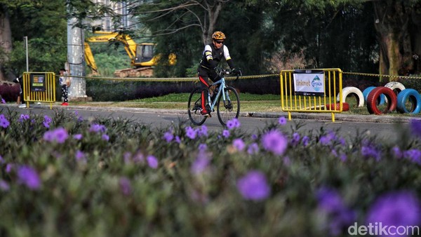 Central Park Meikarta Cikarang Bekasi adalah taman kota seluas 105 HA memberikan ruang hijau untuk healty living. Central Park Meikarta Cikarang Bekasi adalah taman kota seluas 105 HA memberikan ruang hijau untuk healty living.