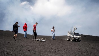 Uji coba dilakukan pada ketinggian 2.600 meter di lereng gunung berapi Sisilia. Uji coba ini untuk mensimulasikan situasi yang akan dihadapi astronaut pada misi di bulan atau dalam eksplorasi Mars.
