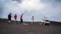 A remotely controlled robot is tested on Mount Etna for future space exploration by scientists from the European Space Agency (ESA) and the German Aerospace Center on Mount Etna, Italy June 23, 2022. Picture taken June 23, 2022. Giuseppe Di Stefano - Etna Walk/Handout via REUTERS  ATTENTION EDITORS - THIS IMAGE HAS BEEN SUPPLIED BY A THIRD PARTY.