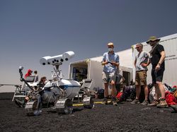 Uji Coba Robot Penjelajah Planet di Gunung Teraktif Eropa
