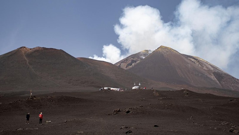 A remotely controlled robot is tested on Mount Etna for future space exploration by scientists from the European Space Agency (ESA) and the German Aerospace Center on Mount Etna, Italy June 23, 2022. Picture taken June 23, 2022. Giuseppe Di Stefano - Etna Walk/Handout via REUTERS  ATTENTION EDITORS - THIS IMAGE HAS BEEN SUPPLIED BY A THIRD PARTY.