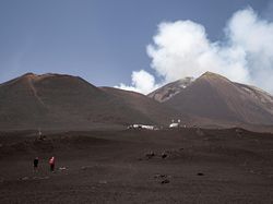 Uji Coba Robot Penjelajah Planet di Gunung Teraktif Eropa