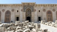 Masjid Umayyah yang sebelumnya hancur akibat perang Suriah kini mulai direnovasi dengan dukungan dana dari pemimpin Chechnya, Ramzan Kadyrov, orang kuat Rusia di wilayah Chechnya.