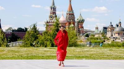 Pertama Kali Digelar, Inilah Koleksi Moscow Fashion Week 2022