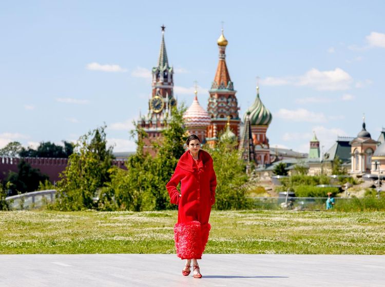 Pertama Kali Digelar, Inilah Koleksi Moscow Fashion Week 2022