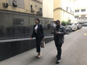 Nikita Mirzani Ketar-ketir Nggak Sih Izin Holywings Dicabut Anies?