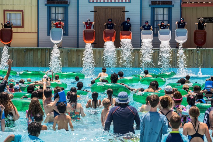 Employees dump ice from wheelbarrows into the pool at the Typhoon Texas Waterpark in Katy, Texas, U.S. June 26, 2022.  REUTERS/Go Nakamura     TPX IMAGES OF THE DAY