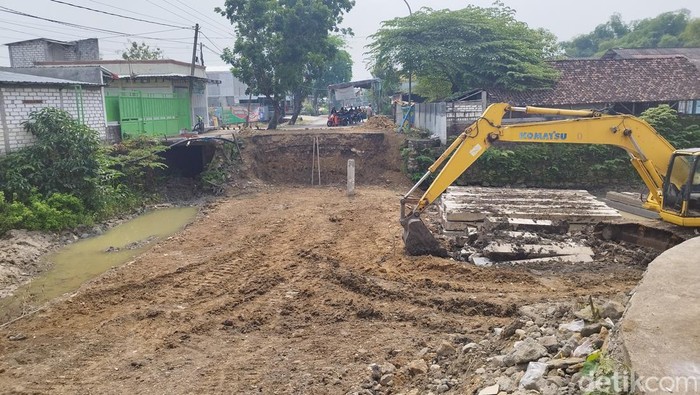 Pembangunan Jembatan Klampok yang sempat mangkrak dilanjutkan.