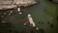 Sungai Tiber yang terus mengering menyebabkan reruntuhan jembatan kuno yang dibangun ribuan tahun silam tersebut kembali terlihat.  