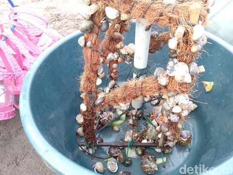 Penjual umang di Pantai Pangandaran
