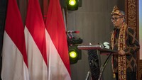 Ketua Dewan Komisioner Otoritas Jasa Keuangan (OJK) Wimboh Santoso memberikan sambutannya saat peresmian gedung OJK Kantor Regional VII Sumbagsel di Palembang, Sumatera Selatan, Senin (27/6/2022).