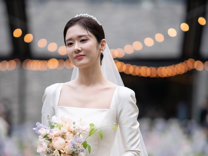 Jang Nara di hari pernikahannya. Foto: dok. Instagram @goback_jangnara Jang Nara di hari pernikahannya. Foto: dok. Instagram @goback_jangnara