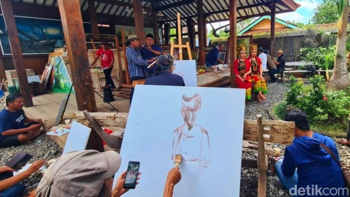 perupa banyuwangi melukis penari gandrung