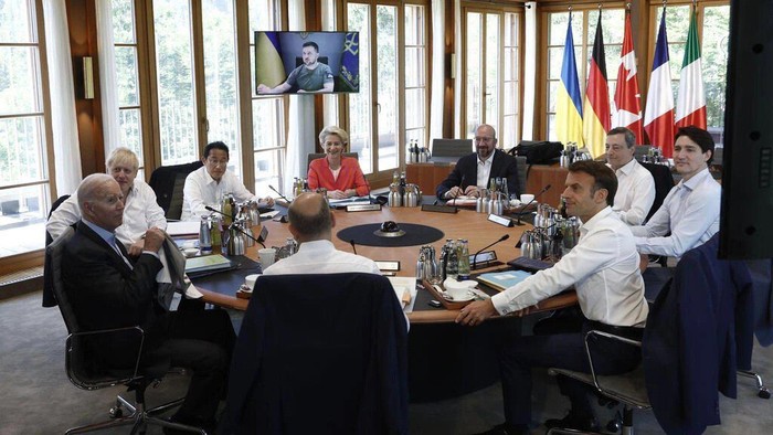 Ukraines President Volodymyr Zelensky addresses G7 leaders via videolink on June 27, 2022, at Elmau Castle in Germany. © Benoît Tessier, AFP