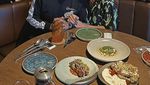 Romantisnya Arie Kriting Saat Jualan Pisang Goreng dengan Indah Permatasari