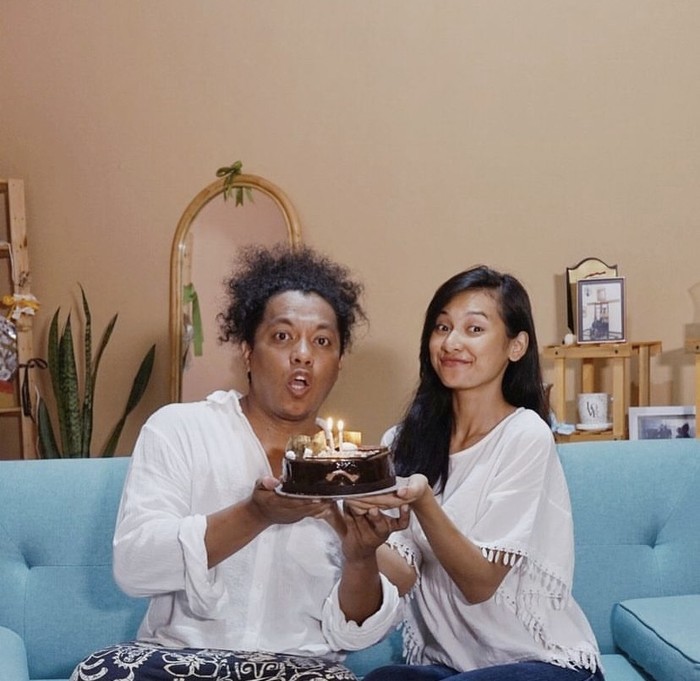 Romantisnya Arie Kriting Saat Jualan Pisang Goreng dengan Indah Permatasari Romantisnya Arie Kriting Saat Jualan Pisang Goreng dengan Indah Permatasari