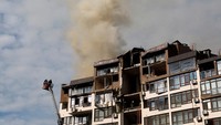 Walikota Kyiv Vitali Klitschko mengatakan rudal menghantam setidaknya dua bangunan tempat tinggal.