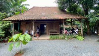 Primadona utamanya, rumah limasan berusia 300 tahun. Limasan ini diboyong langsung dari Pati, Jawa Tengah ke Cilodong, Depok.