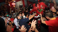Selain itu, Desa Wisata Pecinan Glodok ini juga memiliki kesenian yang khas yang tak kalah menarik, seperti Tanjidor; Ondel-ondel; Silat Beksi; Barongsai. Ragam budaya yang menarik perhatian wisatawan, di antaranya Cap Go Meh, Candra Naya; dan Klenteng Toa Se Bio.