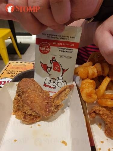 Sedih! Fried Chicken di Sini Imut Banget, Disanding HP dan Tisu 'Sachet'