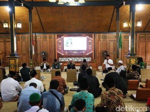 Bupati Ipuk Ajak Warga Banyuwangi Tingkatkan Etos Kerja dengan Selawat Badar