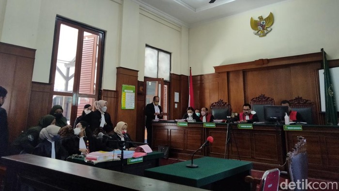 sidang pencuri meriam