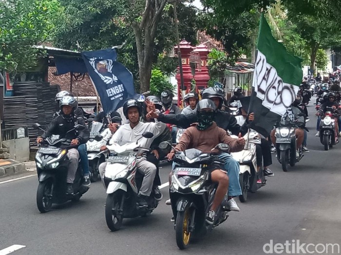 Slemania melintas di Klaten, Senin (27/6/2022).