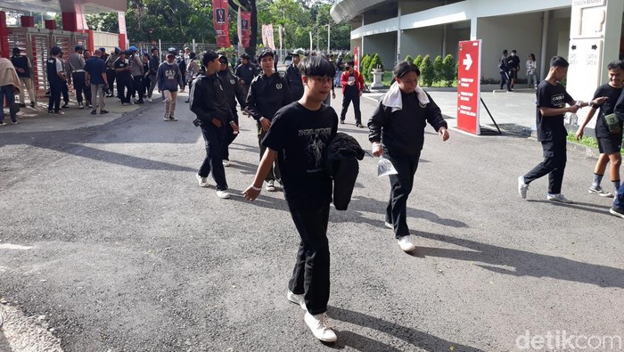 Suporter PSS Sleman di Stadion Manahan, Solo, Senin (27/6/2022). Suporter PSS Sleman di Stadion Manahan, Solo, Senin (27/6/2022).