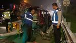 Ngeri! Kendaraan Ringsek Akibat Tabrakan Beruntun di Cipularang