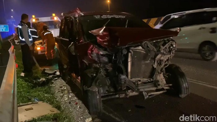 Tabrakan Beruntun di Tol Cipularang, Minggu (26/6/2022).