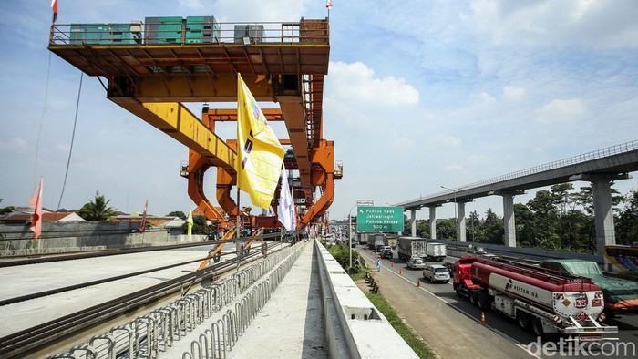Pengerjaan pembangunan Kereta Cepat Jakarta Bandung terus berlangsung. Pemasangan girder box yang dilakukan di CY1 baik arah Jakarta atau Bandung telah rampung.