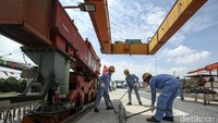 Dari Casting Yard 2 yang berlokasi di Karawang, Rahadian mengabarkan sudah diproduksi 403 girder box. Artinya, sisa 71 girder box yang akan diproduksi di Casting Yard 2. Dari jumlah yang sudah diproduksi itu, sebanyak 107 Girder Box telah terpasang untuk lintasan ke arah Jakarta dan 132 Girder Box ke arah Bandung. Sedangkan dari Casting Yard 4 yang berlokasi di Kopo, Bandung, proses pemasangan girder Box sudah mencapai subgrade 33-1, DK 82+209 arah Jakarta. Tersisa 51 Girder Box dari total 989 girder box yang belum terpasang dari CY4.
