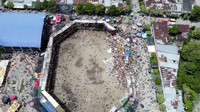 Dilansir dari Associated Press, sedikitnya lima orang tewas dan lebih dari 500 orang lainnya terluka setelah tribun penonton runtuh saat adu banteng.  