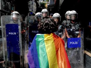 Nyaris 400 Orang Sempat Ditahan saat Parade LGBT di Turki