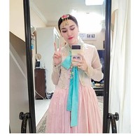 Ayu Ting Ting memang dikenal sebagai penggemar KPop dan KDrama. Pelantun Alamat Palsu tersebut diketahui beberapa kali menonton konser BTS di luar negeri.Foto: Instagram @ayutingting92