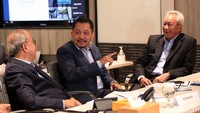 Direktur Utama Maharaksa Biru Energi Bobby Gafur Umar mengungkapkan, Hariyadi merupakan sosok pengusaha dengan reputasi baik. Hariyadi adalah pengusaha Indonesia yang juga menjabat sebagai Ketua Umum Asosiasi Pengusaha Indonesia (Apindo) sejak 2014. Sedangkan Cinta Laura adalah salah seorang artis ternama lulusan Universitas Columbia, New York, Amerika Serikat.