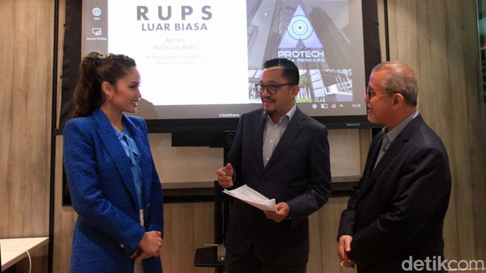 Wow! Cinta Laura Jadi Komisaris di Perusahaan Energi Terbarukan PT Protech Mitra Perkasa Tbk gelar RUPSLB dan mengubah nama perusahaan. RUPSLB juga setuju pengangkatan Cinta Laura Kiehl sebagai komisaris.