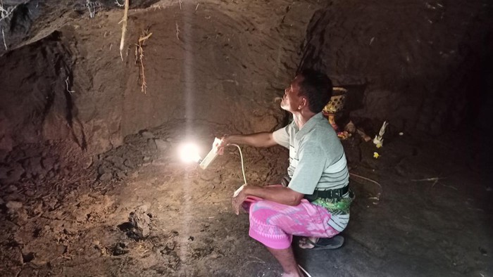 Wujud bagian dalam gua yang ditemukan di Banjar Dalem, Desa Pejaten, Kecamatan Kediri, saat pembersihan endapan di bagian dasarnya pada Senin (27/6/2022).