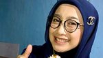 10 Potret Awet Muda Desy Ratnasari Saat Cicip Awug dan Seafood